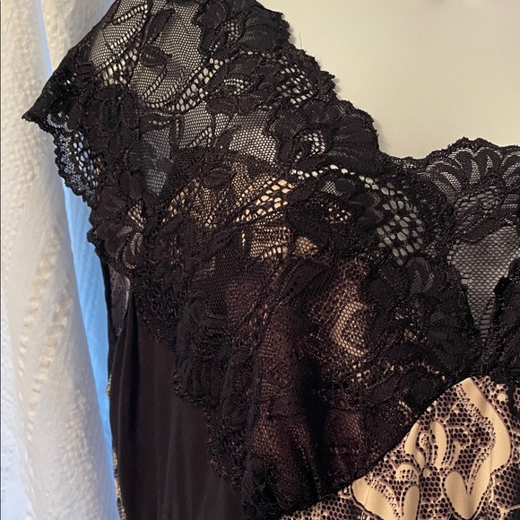 Soma intimates Black v neck short sleeve lace trim sleep top size medium - Picture 4 of 6